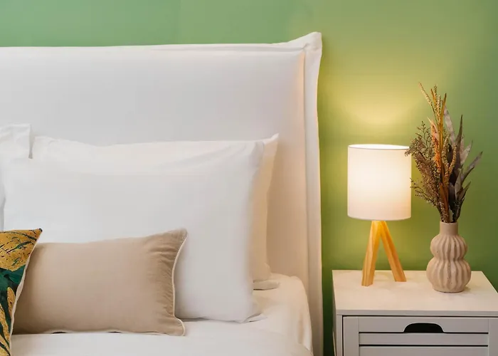 Phaedrus Living: The Emerald Studio
