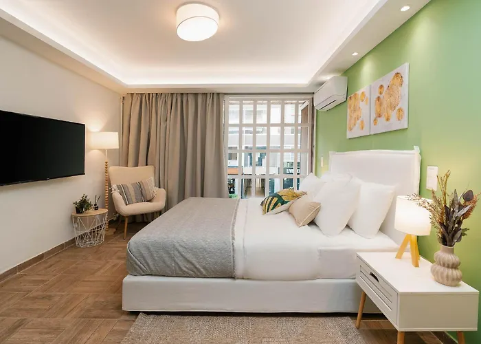Phaedrus Living: The Emerald Studio