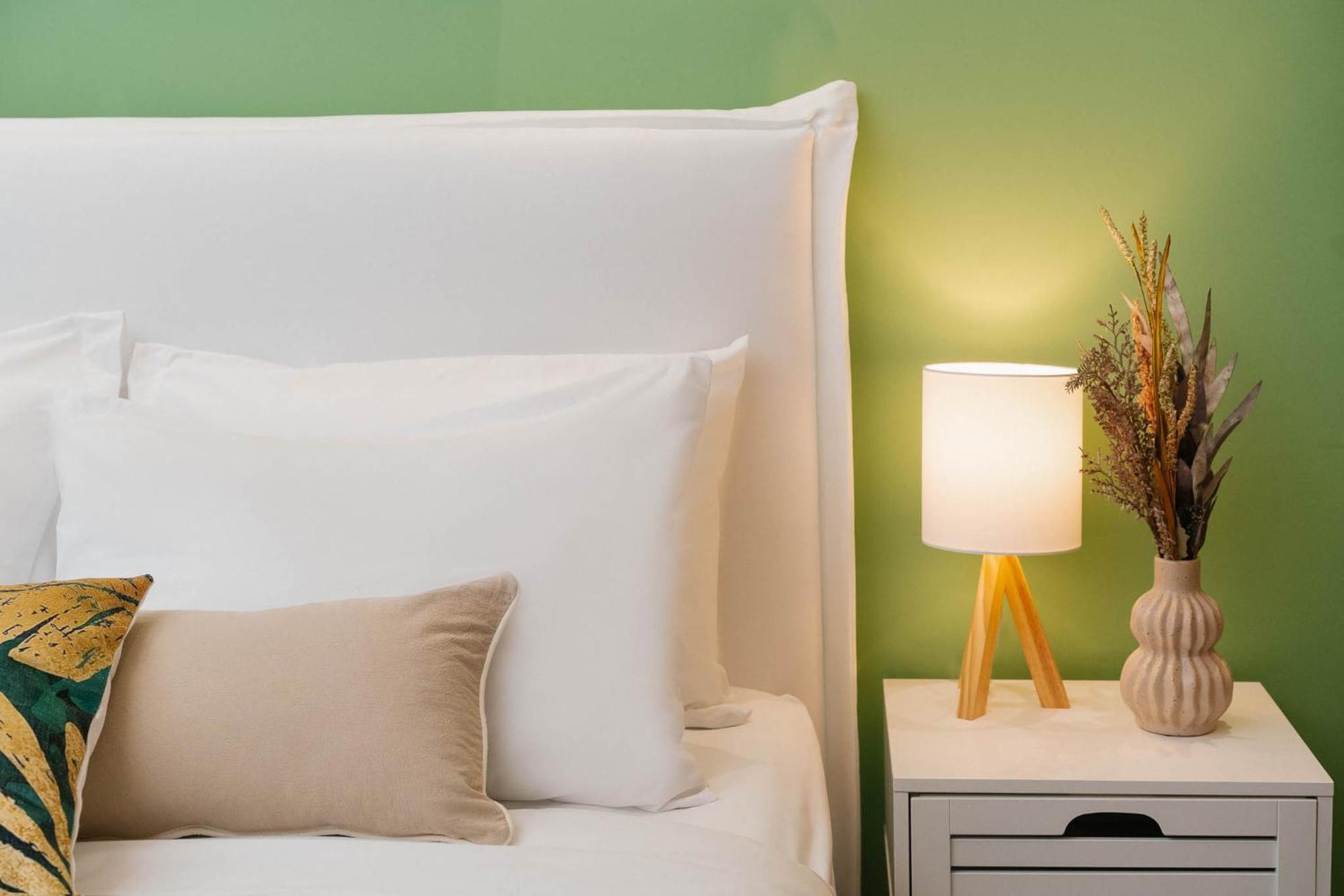 Phaedrus Living: The Emerald Афины